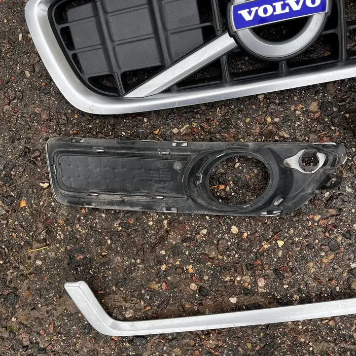 Volvo V70 (2007 - 2013) 31283896 Верхняя решетка радиатора — фото 19
