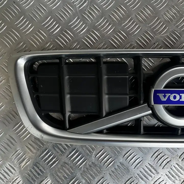 Volvo V70 (2007 - 2013) 31283896 Верхняя решетка радиатора — фото 21