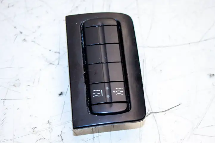 Mercedes-Benz Vito Viano W639 (2003 - 2010) A6396890939 Кнопка обогрева стекла — фото 4
