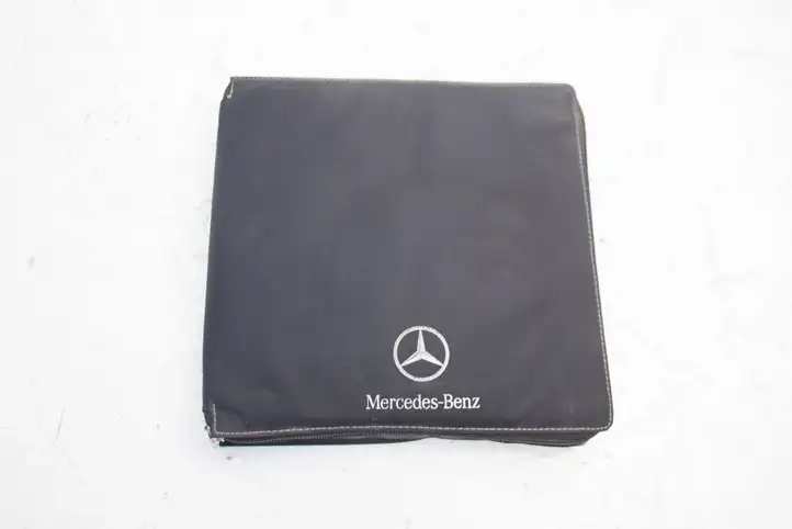 Mercedes-Benz E W211 (2002 - 2009) A2118990261 Прочая отделка багажника — фото 2