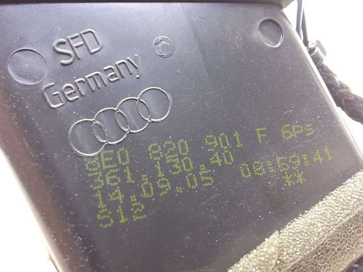 Audi A4 (2004 - 2009)  8E0820901F Воздушная решётка окна