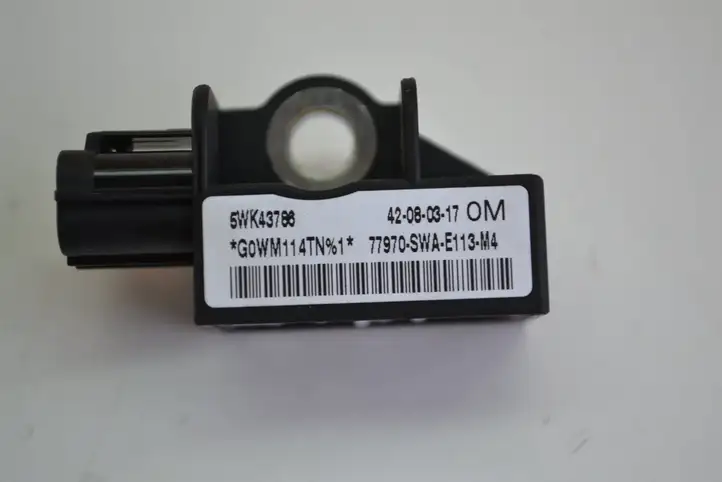 Honda CR-V (2006 - 2009) 77970SWAE113M4 Датчик удара SRS — фото 4