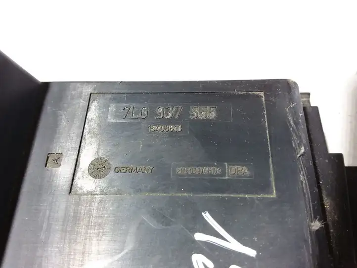 Porsche Cayenne (9PA) (2002 - 2010)  7L0937555 Крышка ящика предохранителей