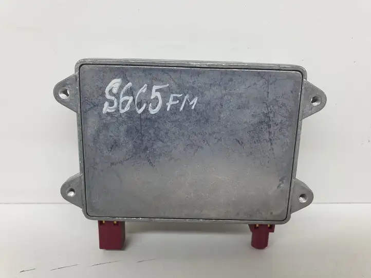 Audi A4 S4 B7 8E 8H (2004 - 2009) 8E0035456 Усилитель антенны — фото 3