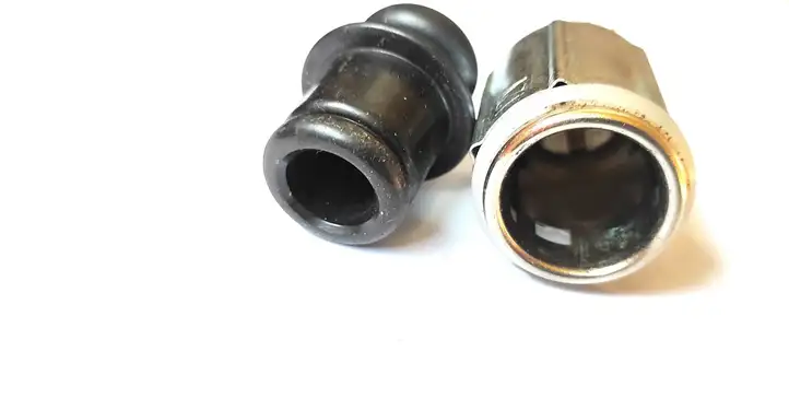 Mitsubishi Outlander (2007 - 2012)   12V гнездо прикуревателя (перед)