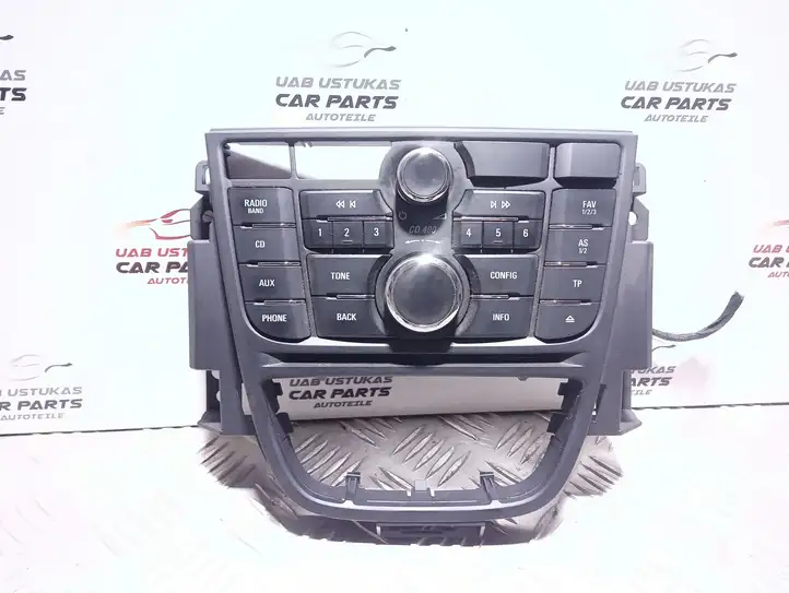 Opel Astra J (2009 - 2012) 13360091 Магнитола / мультимедийная система — фото 1