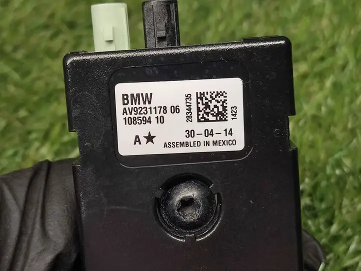 BMW 3 F30 F35 F31 (2012 - 2018) 9231178 Усилитель антенны — фото 2