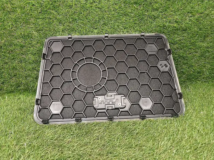 Audi A8 (2007 - 2010)  4E0035435A Сабвуферная решетка