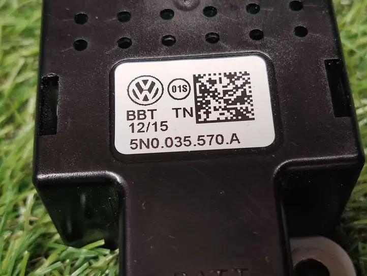 Volkswagen Tiguan (2016 - 2020) 5N0035570A Усилитель антенны — фото 4