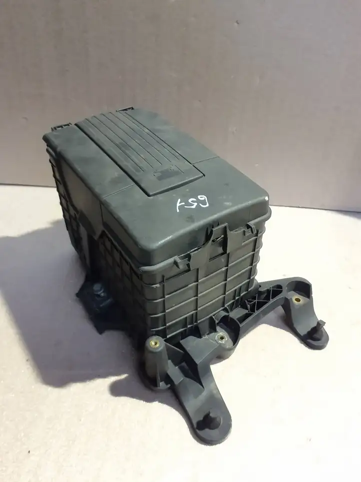 Volkswagen Golf Plus (2004 - 2008)  1K0915333C Ящик аккумулятора