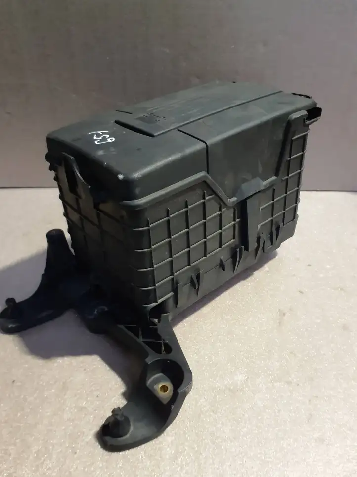 Volkswagen Golf Plus (2004 - 2008)  1K0915333C Ящик аккумулятора