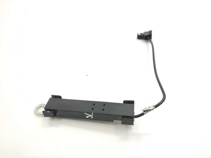 8673495 Volvo V50 Antenos stiprintuvas