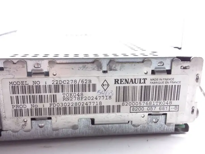 Renault Clio II (2001 - 2005) 8200057681B Магнитола / мультимедийная система — фото 3