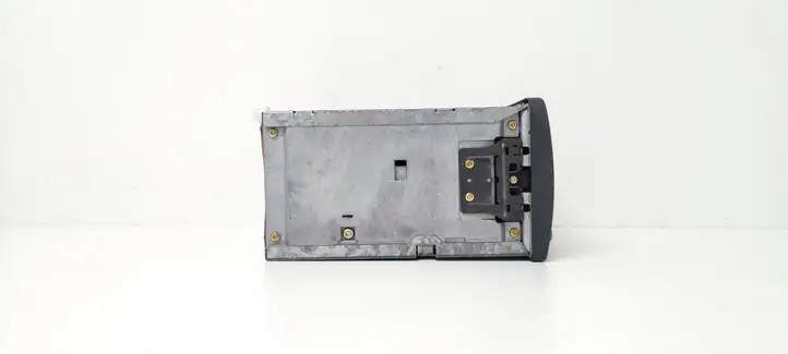 Ford Focus (1998 - 2004)  96AP18K876CC Радио/ проигрыватель CD/DVD / навигация