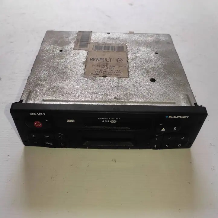 Renault Clio II (1998 - 2001)  7700428254 Радио/ проигрыватель CD/DVD / навигация