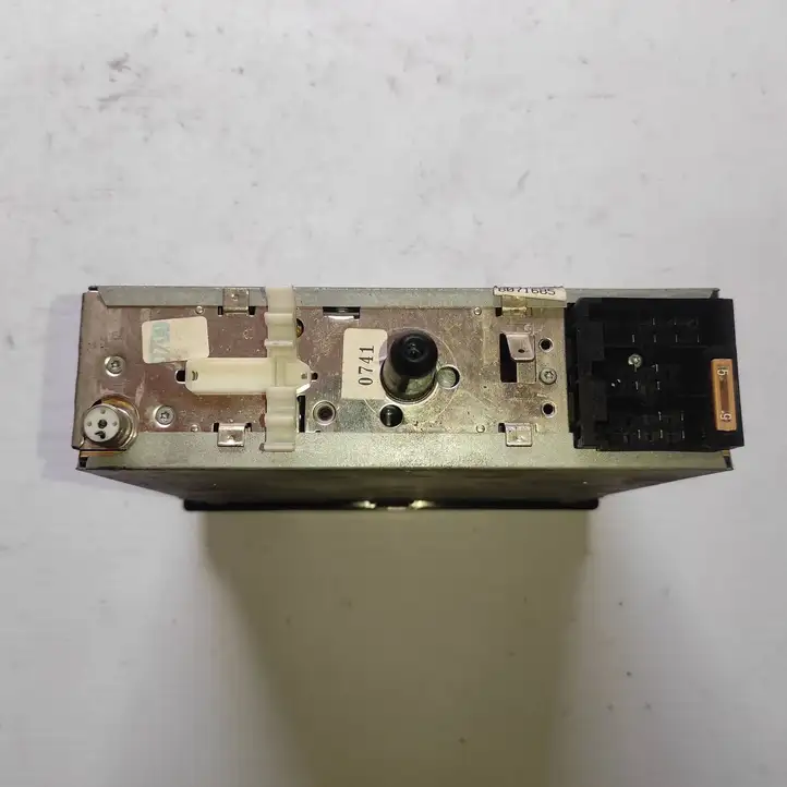 Renault Clio II (1998 - 2001)  7700428254 Радио/ проигрыватель CD/DVD / навигация