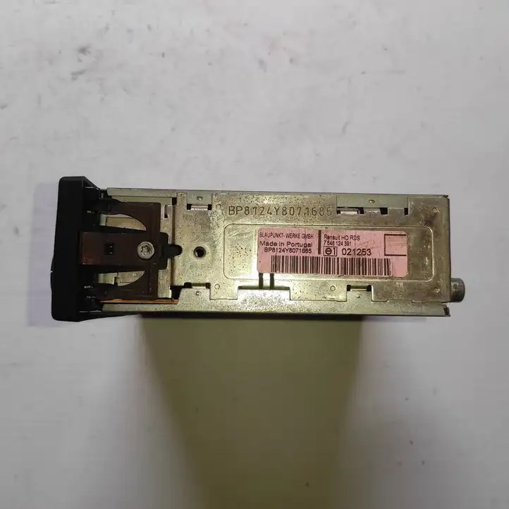 Renault Clio II (1998 - 2001)  7700428254 Радио/ проигрыватель CD/DVD / навигация