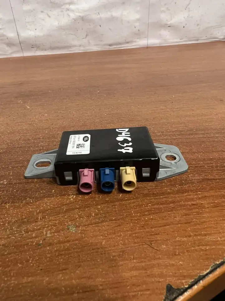 Jaguar F-Pace (2016 - )  DPLA19C097BA Усилитель антенны