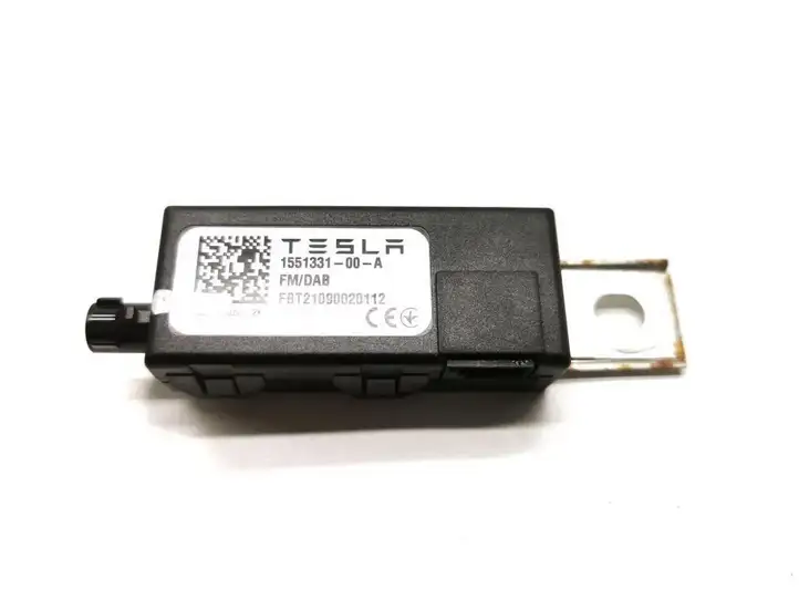Tesla Model 3 (2017 - 2023) 1551331-00-A Усилитель антенны — фото 1