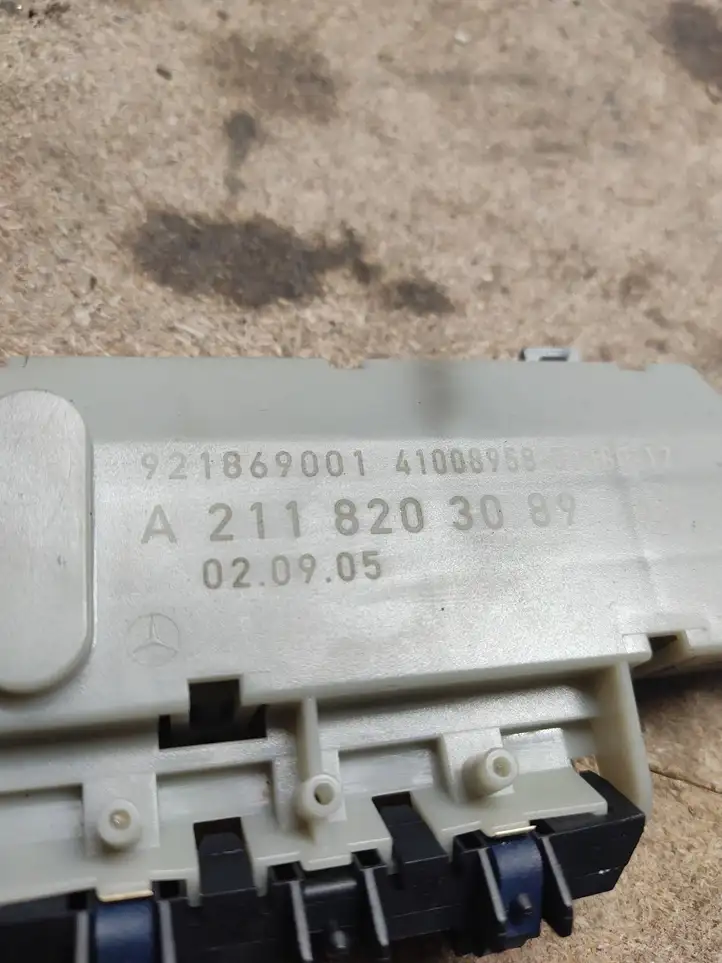Mercedes-Benz E W211 (2002 - 2009)  A2118203089 Усилитель антенны
