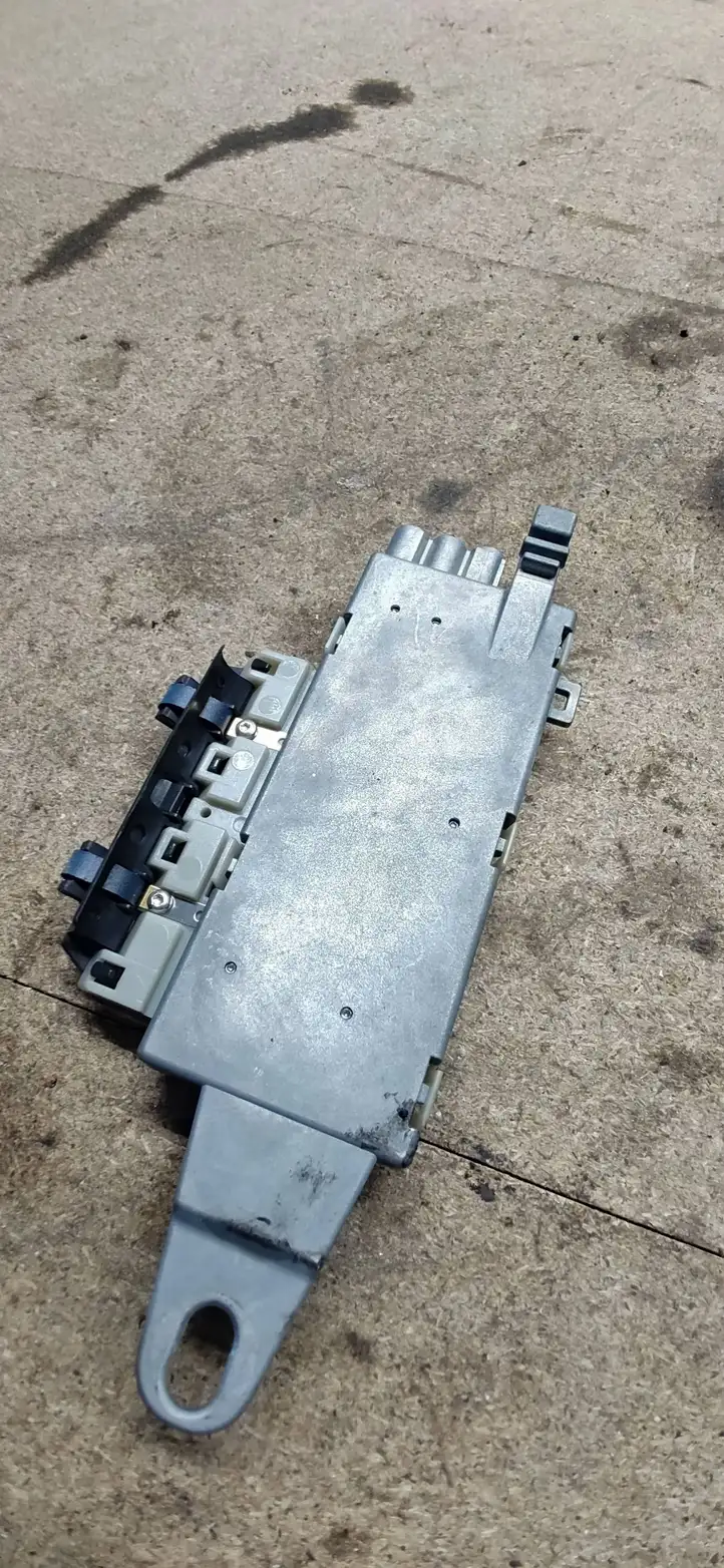 Mercedes-Benz E W211 (2002 - 2009)  A2118203089 Усилитель антенны