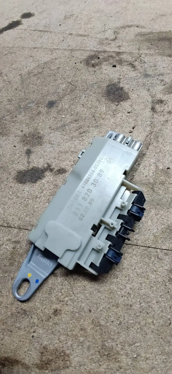 Mercedes-Benz E W211 (2002 - 2009)  A2118203089 Усилитель антенны