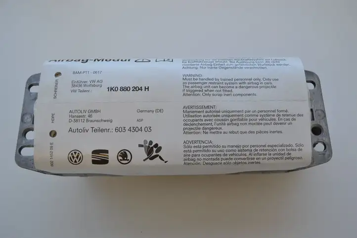 Skoda Octavia Mk2 (1Z) (2004 - 2013) 1K0880204H Подушка безопасности пассажира — фото 1