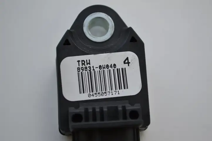 Lexus IS 220D-250-350 (2005 - 2010) 898310W040 Датчик удара SRS — фото 3