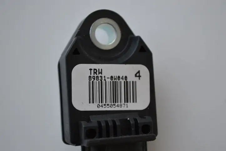 Lexus IS 220D-250-350 (2005 - 2010) 898310W040 Датчик удара SRS — фото 4