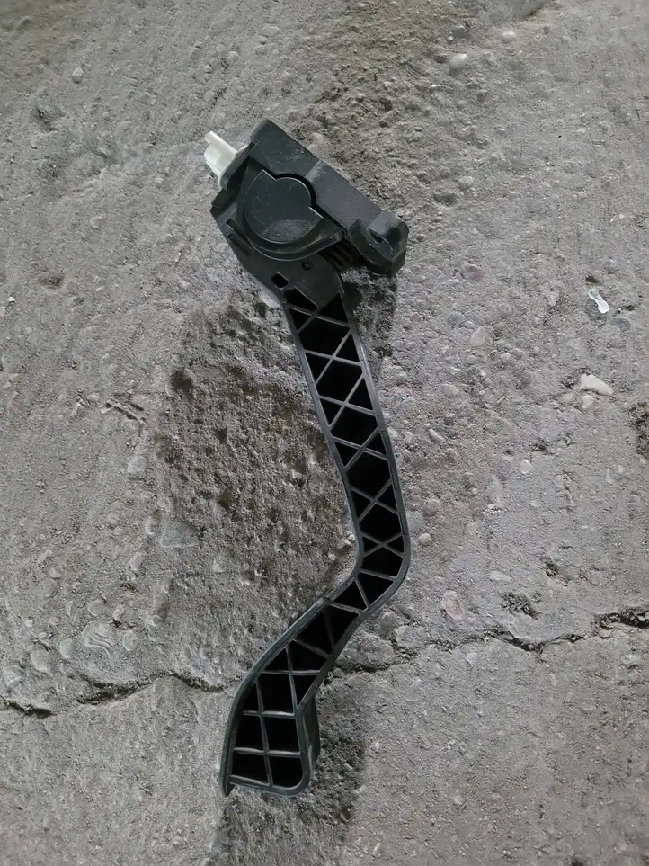 Peugeot 307 (2005 - 2008) 9646702180 Педаль акселератора — фото 1