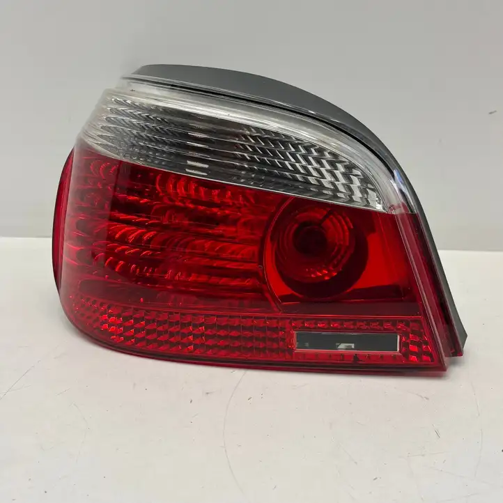 BMW 5 E60 E61 (2004 - 2010) 6910767 Задний фонарь в кузове — фото 1
