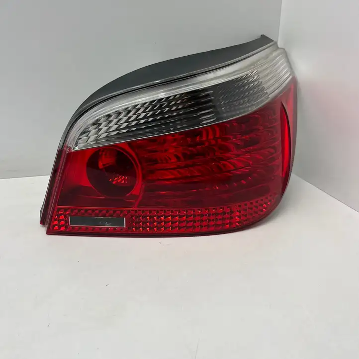 BMW 5 E60 E61 (2004 - 2010) 6910768 Задний фонарь в кузове — фото 1