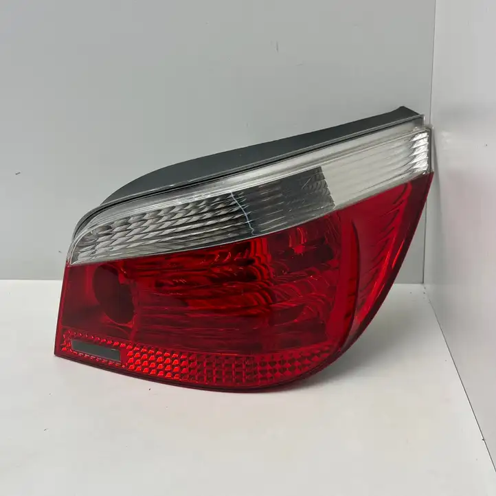BMW 5 E60 E61 (2004 - 2010) 6910768 Задний фонарь в кузове — фото 3