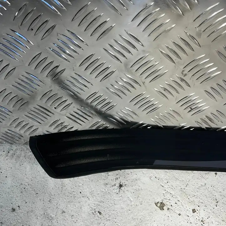 BMW 5 E60 E61 (2004 - 2010) 51477034304 Внутренняя отделка переднего порога — фото 5