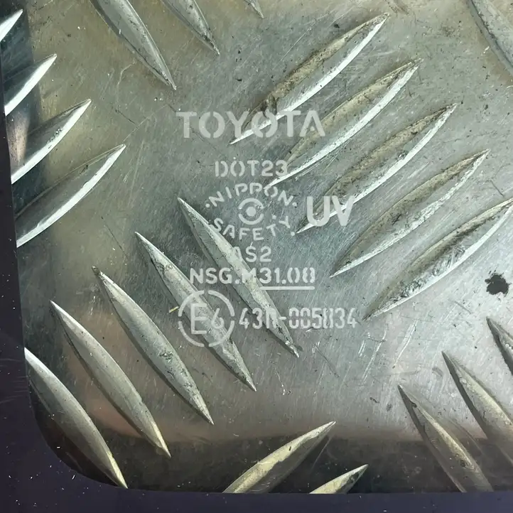 Toyota RAV 4 (XA40) (2012 - 2018) 43R005834 Заднее боковое стекло — фото 3