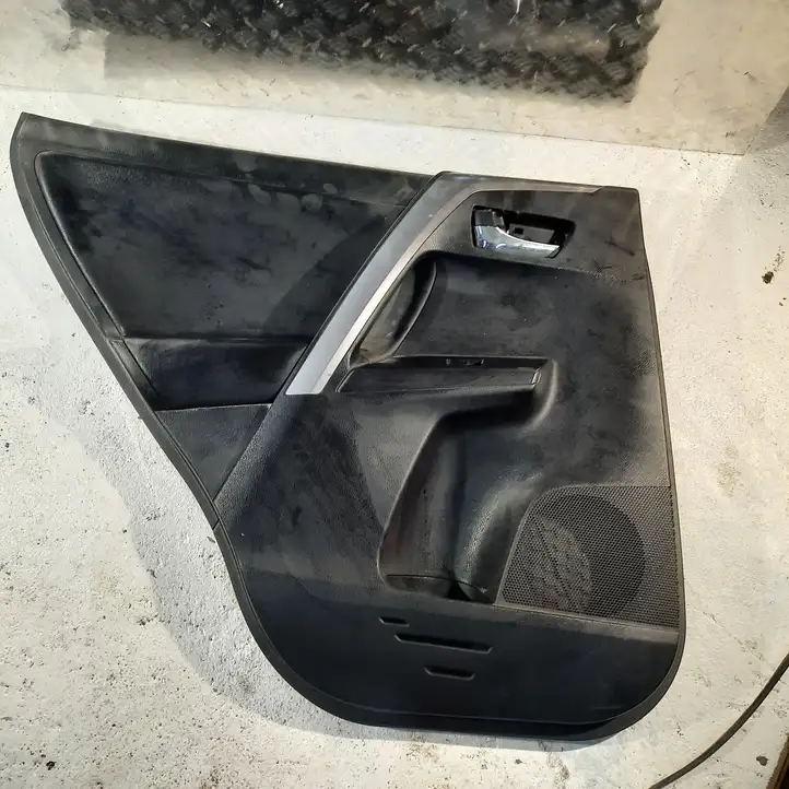 Toyota RAV 4 (XA40) (2012 - 2018) 67614X1B12 Обшивка задней двери — фото 1