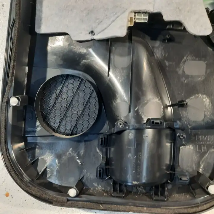 Toyota RAV 4 (XA40) (2012 - 2018) 67614X1B12 Обшивка задней двери — фото 4