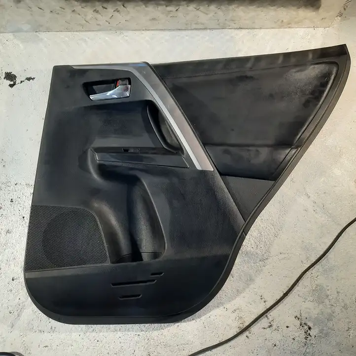 Toyota RAV 4 (XA40) (2012 - 2018) 67613X1B12 Обшивка задней двери — фото 1