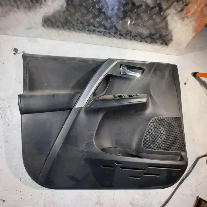 Toyota RAV 4 (XA40) (2012 - 2018) 67612X1B22 Обшивка передней двери — фото 1