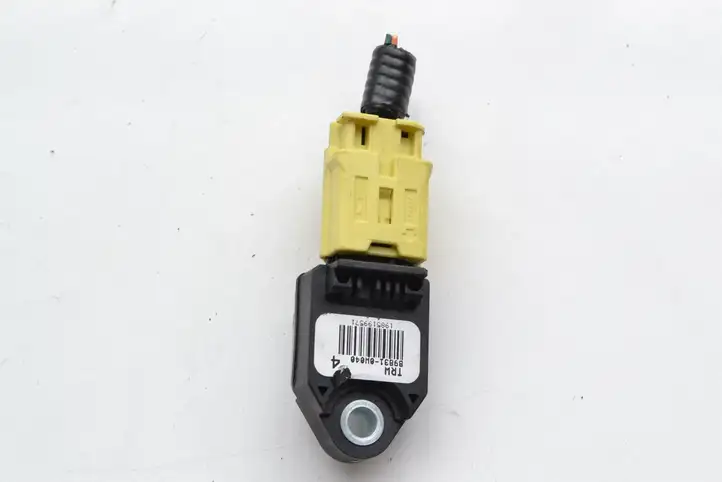Lexus IS 220D-250-350 (2005 - 2010) 898310W040 Датчик удара SRS — фото 1