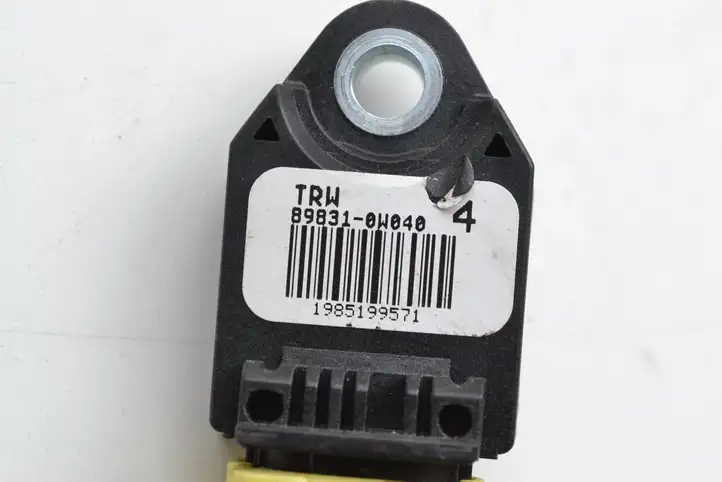 Lexus IS 220D-250-350 (2005 - 2010) 898310W040 Датчик удара SRS — фото 3