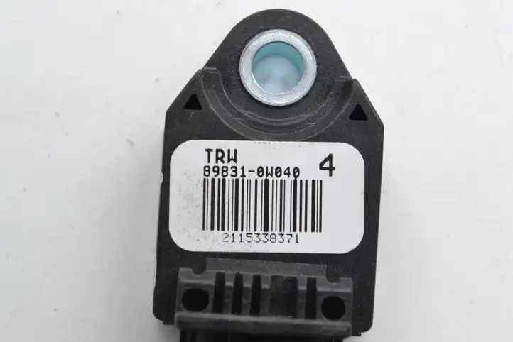 Lexus IS 220D-250-350 (2005 - 2010) 898310W040 Датчик удара SRS — фото 2
