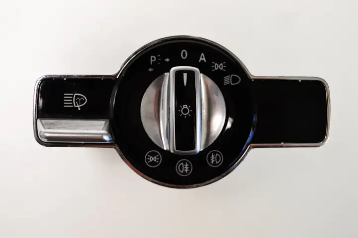 Audi A6 C7 (2011 - 2014) A2215452104 Включатель фонарей — фото 1