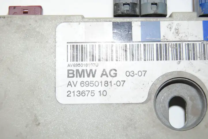 BMW 3 E90 E91 (2005 - 2012) 6950181 Усилитель антенны — фото 3