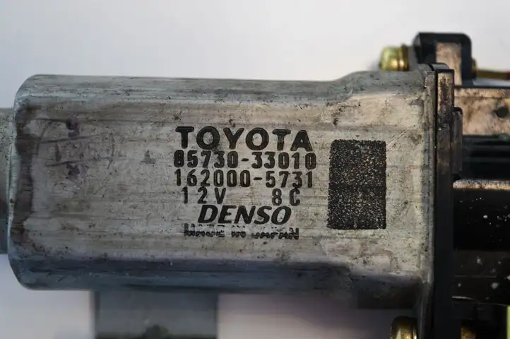 Toyota Camry (1996 - 2001) 8573033010 Мотор привода люка — фото 3