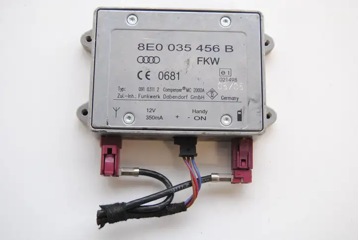 Audi A6 S6 C6 4F (2004 - 2008) 8E0035456B Усилитель антенны — фото 1