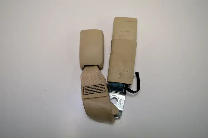 Lexus GS 300 350 430 450h (2004 - 2007) Задний средний замок ремня — фото 4