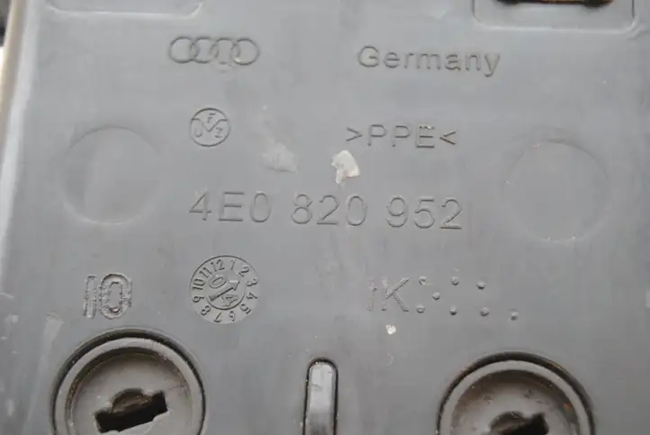 Audi A8 S8 D3 4E (2002 - 2005) 4E0820952 Воздушная решетка панели — фото 6