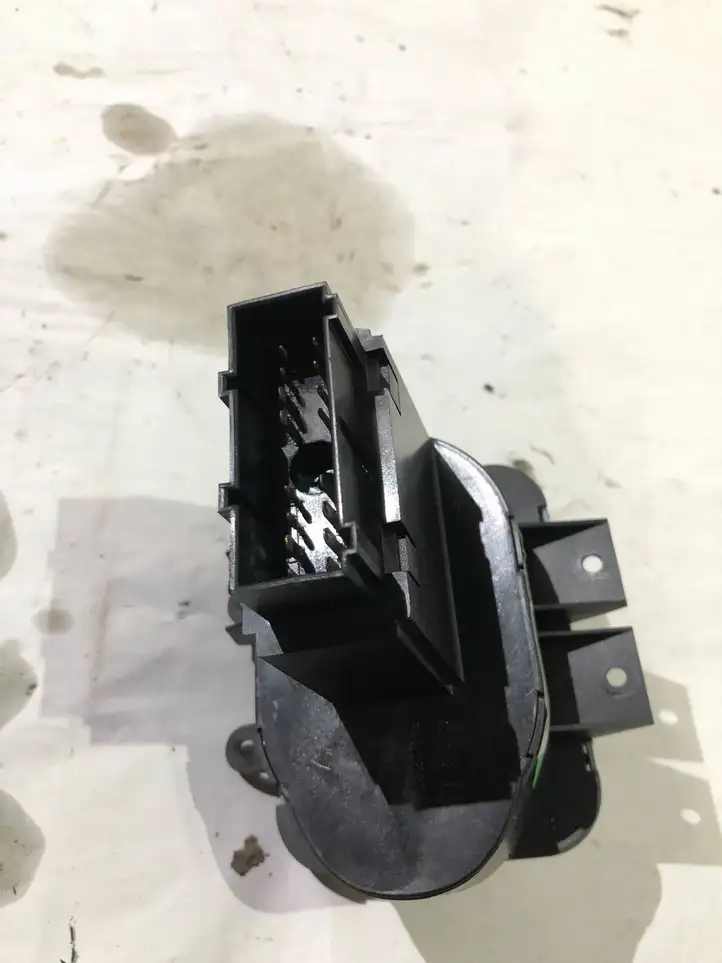 Land Rover Range Rover Sport L320 (2005 - 2009) YUD501480 Другие включатели / ручки/ переключатели — фото 2