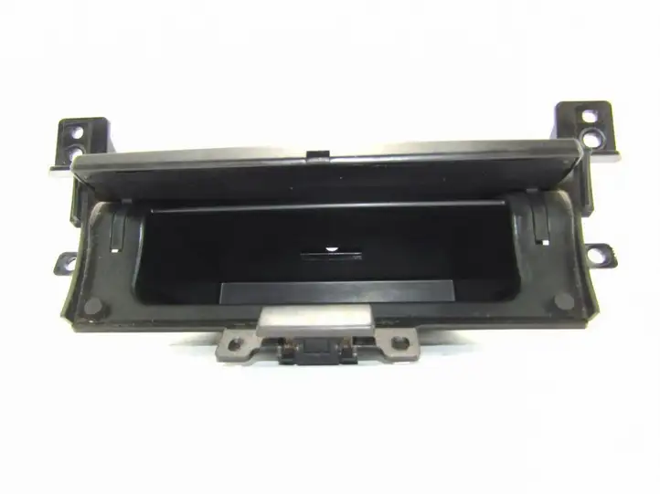 Suzuki Grand Vitara II (2005 - 2008) Вещевой ящик — фото 2